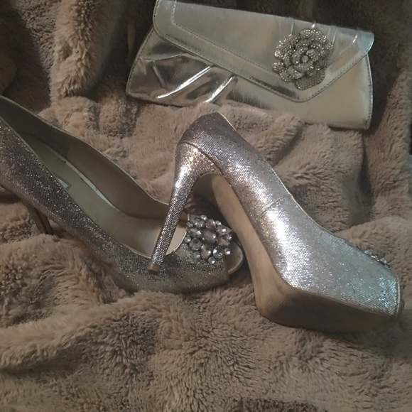 Guess sparkle heels with silver clutch size 8.5 - Picture 4 of 4